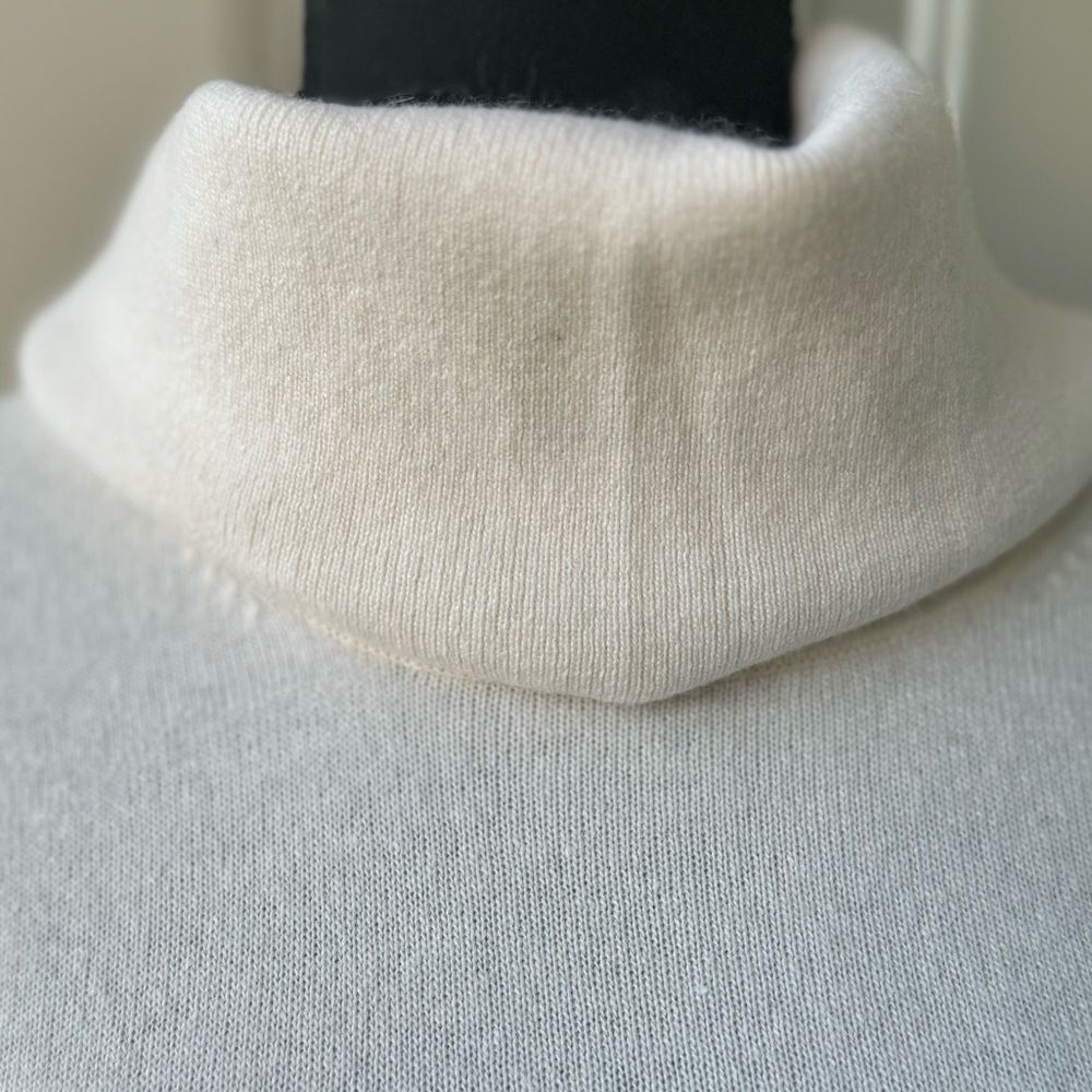 J.Crew Women’s Ivory Turtleneck Sweater Sz M Merino Angora Cashmere Blend Cozy - Picture 2 of 5